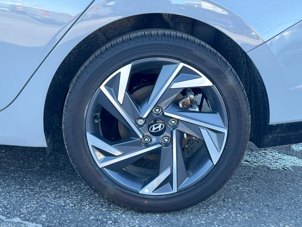2026 Hyundai Elantra Hybrid Luxury Sedan Photo3
