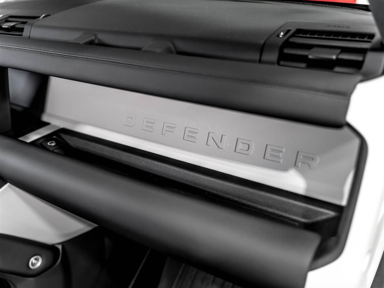 2025 Land Rover Defender S|110 P300|7PASSENGER|ADAPT CRUISE|360CAM|MERIDIAN Photo