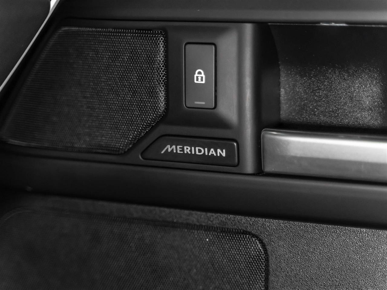 2025 Land Rover Defender S|110 P300|7PASSENGER|ADAPT CRUISE|360CAM|MERIDIAN Photo