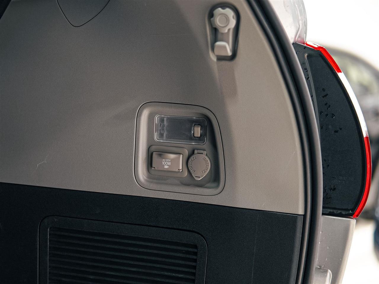 2018 Toyota Sienna LIMITED AWD | NO ACCIDENTS | LTHR | DUAL ROOF | NAV Photo