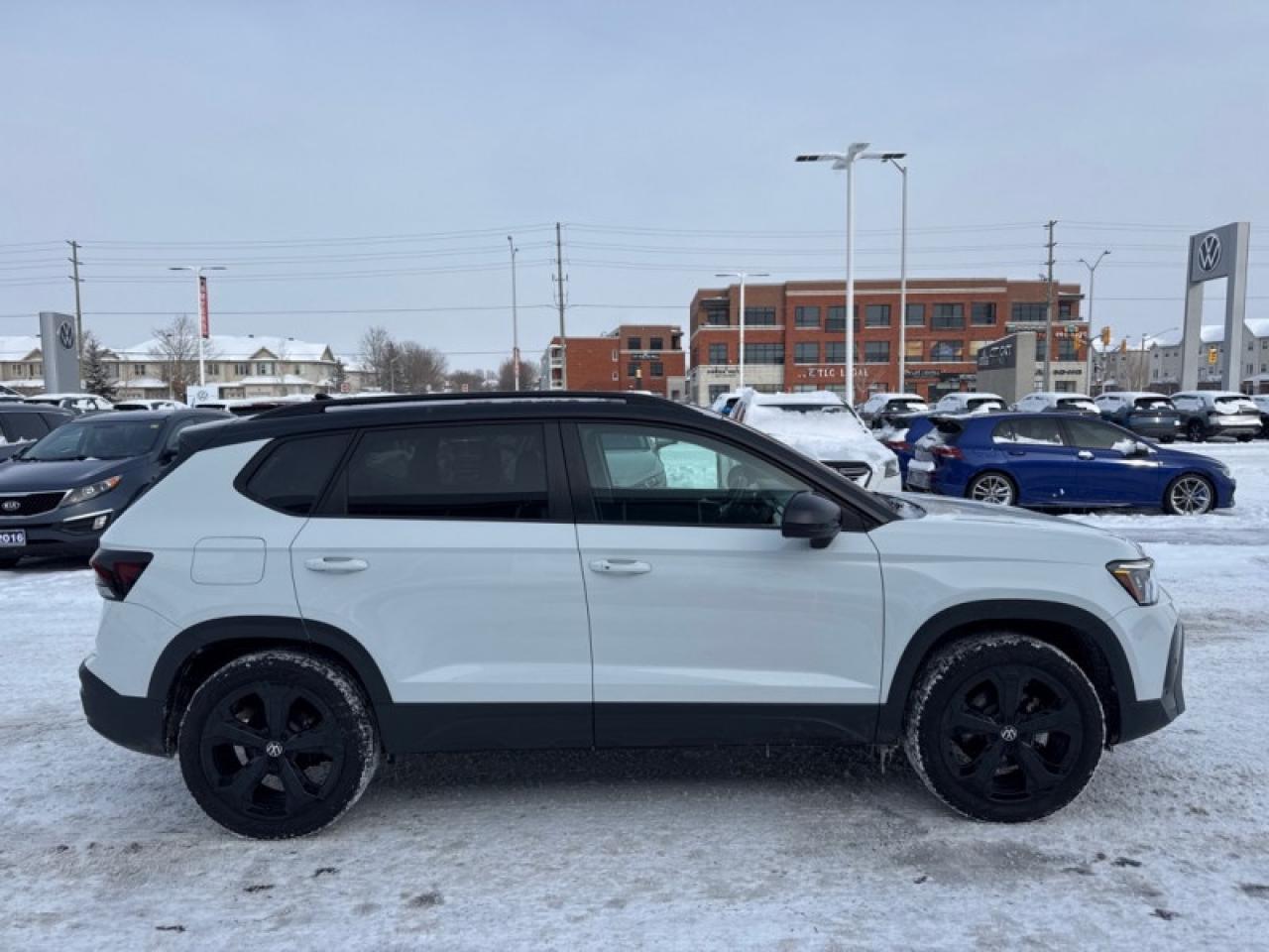 2025 Volkswagen Taos Comfortline Black Edition Photo