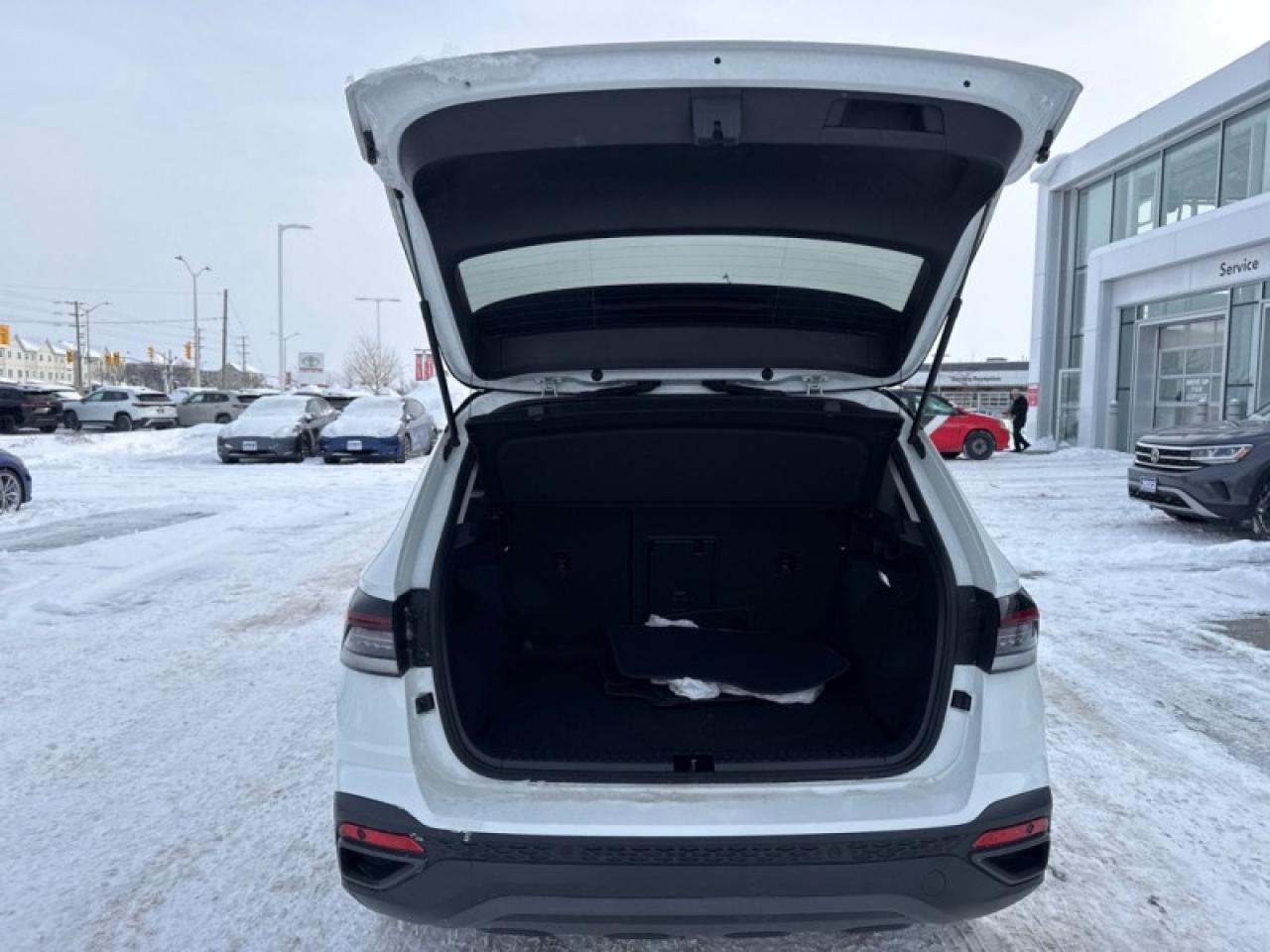 2025 Volkswagen Taos Comfortline Black Edition Photo