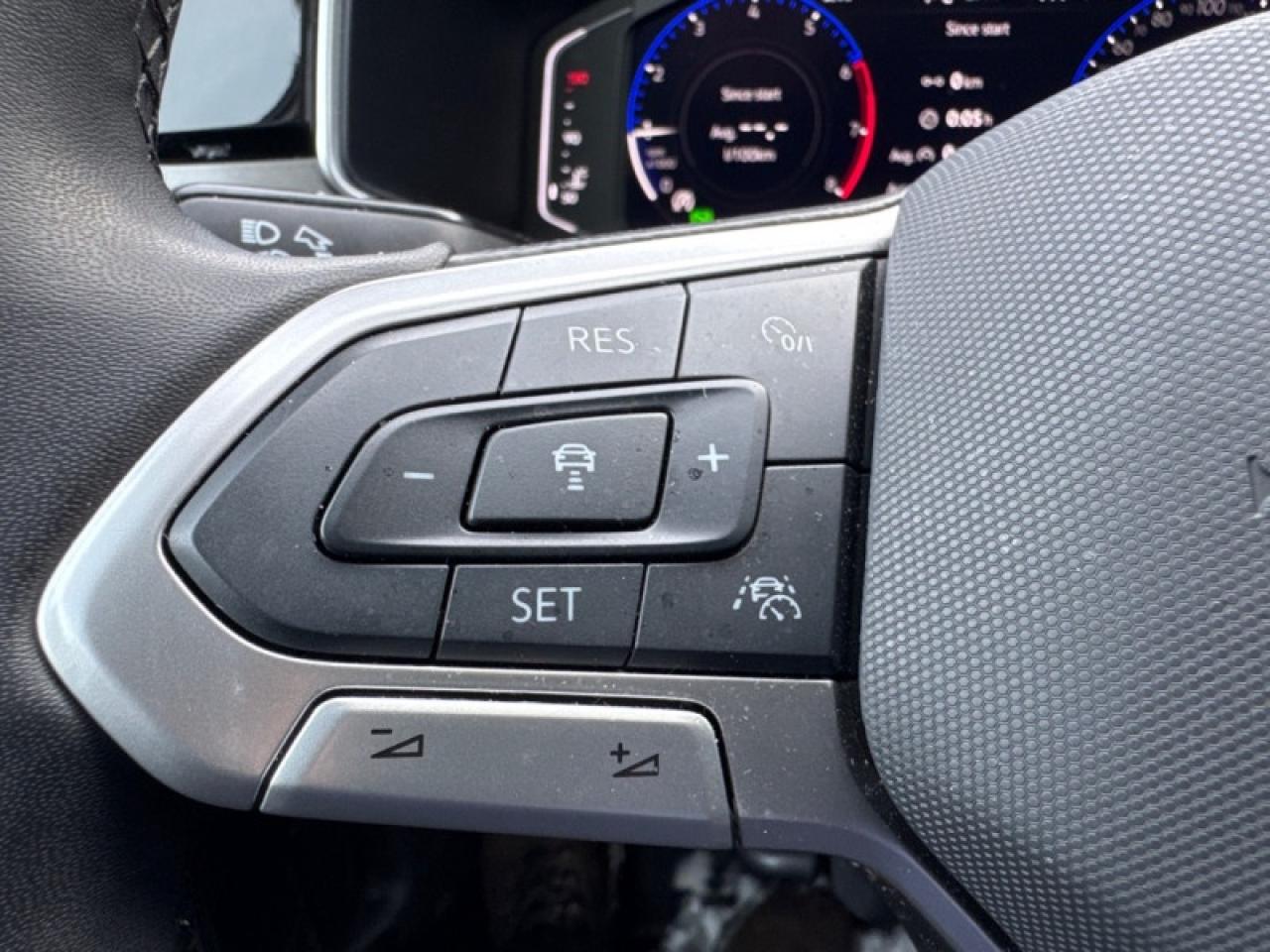 2025 Volkswagen Taos Comfortline Black Edition Photo