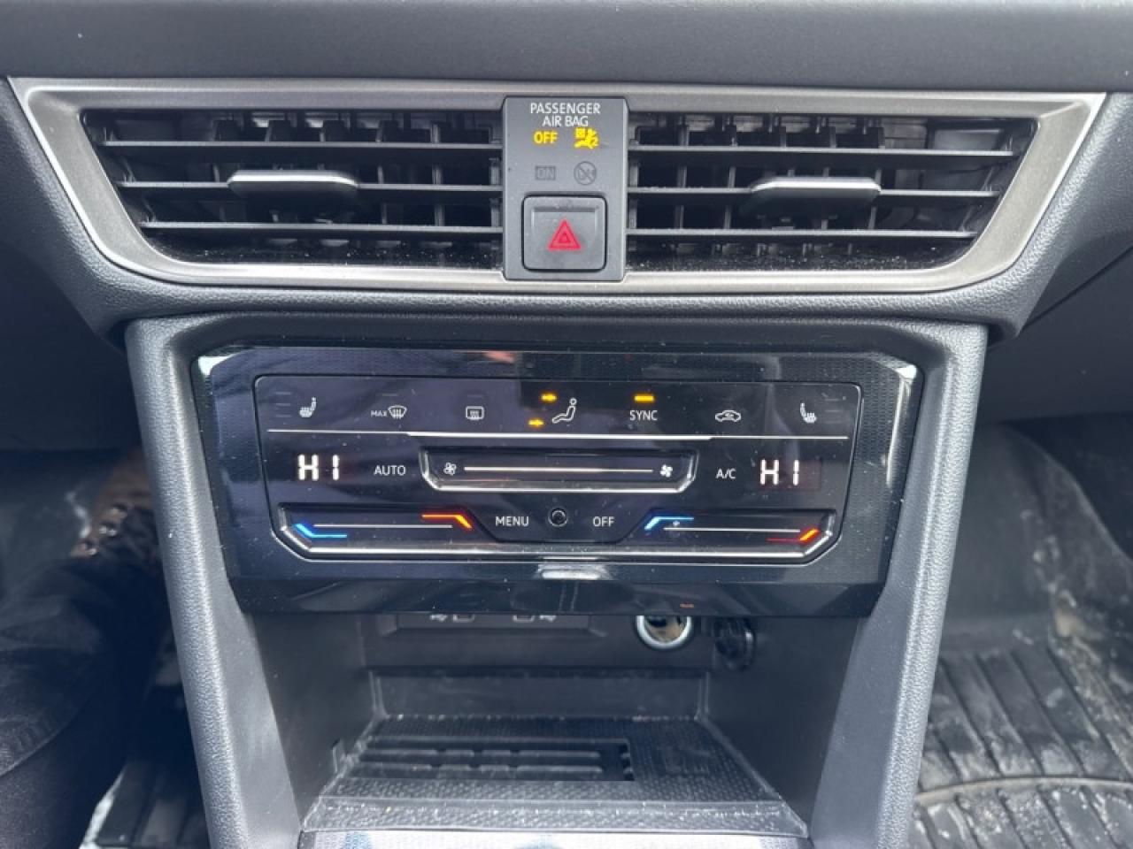 2025 Volkswagen Taos Comfortline Black Edition Photo