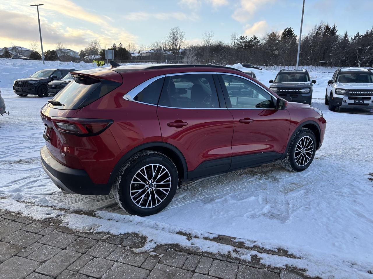 2025 Ford Escape PLUG IN HYBRID! LANE KEEPING, REMOTE START,LEATHER Photo3