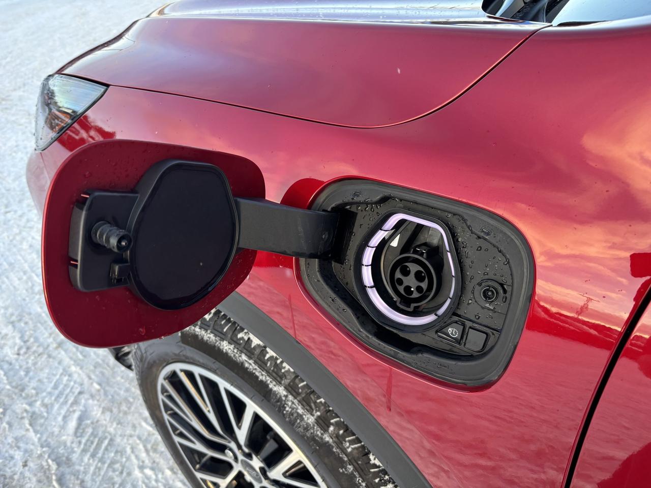 2025 Ford Escape PLUG IN HYBRID! LANE KEEPING, REMOTE START,LEATHER Photo