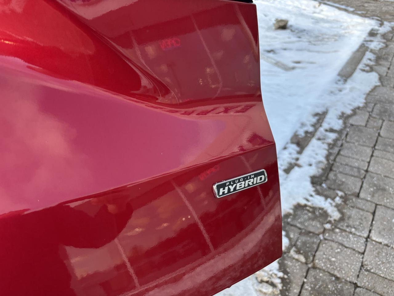 2025 Ford Escape PLUG IN HYBRID! LANE KEEPING, REMOTE START,LEATHER Photo