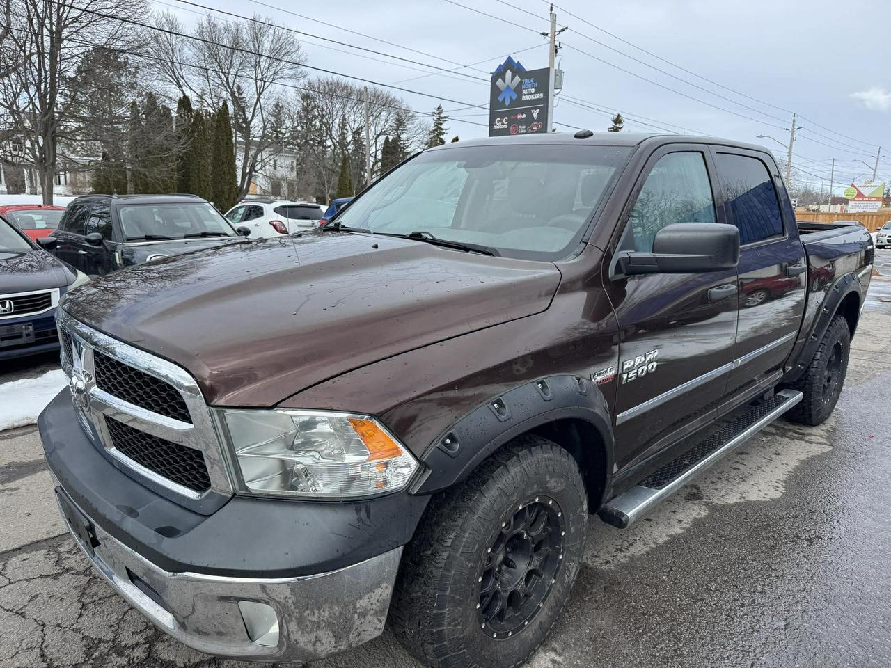 2014 RAM 1500 4WD Crew Cab 140.5" ST - Photo #3