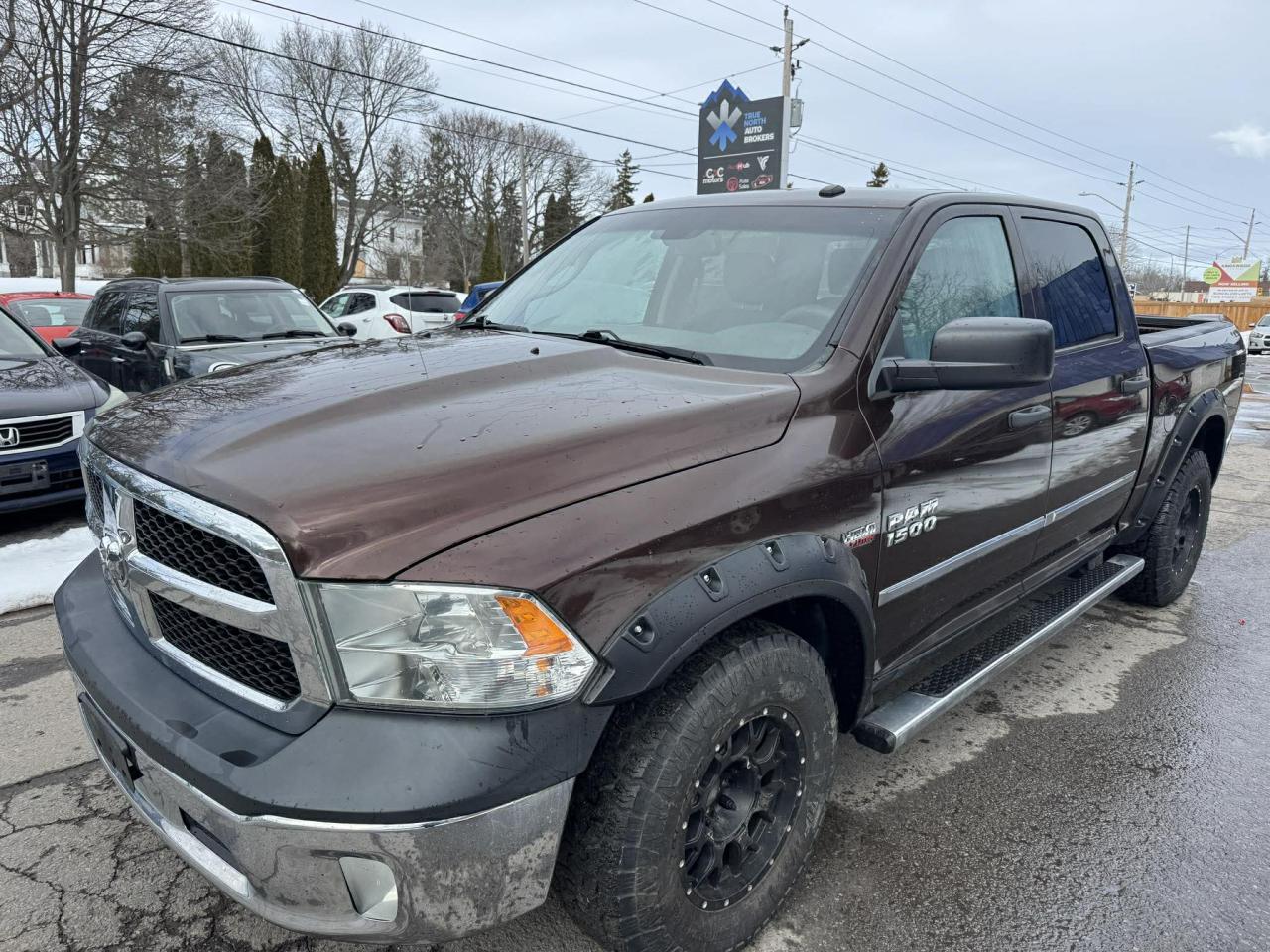 2014 RAM 1500 4WD Crew Cab 140.5" ST - Photo #3