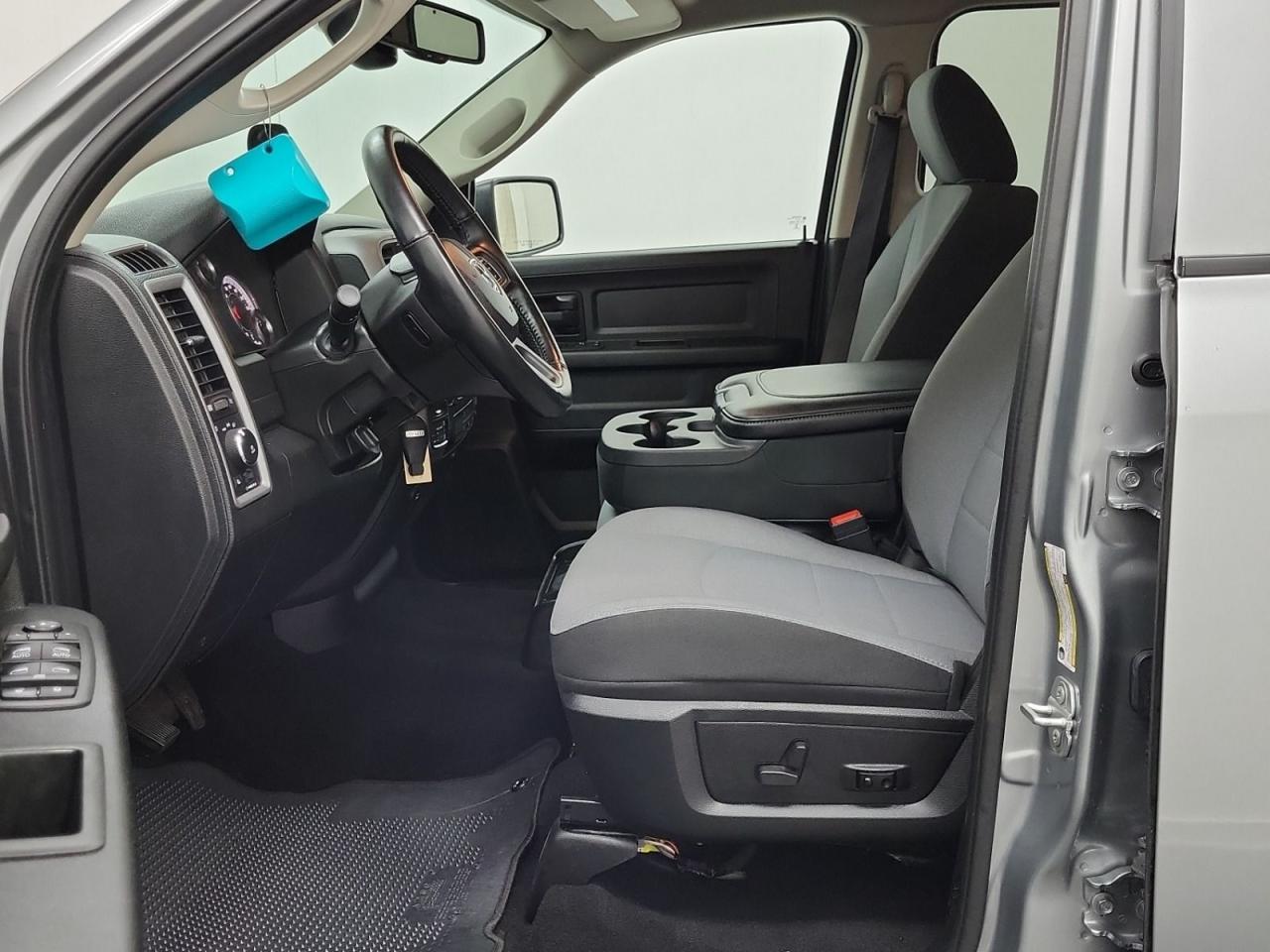 2021 RAM 1500 Classic EXPRESS Photo