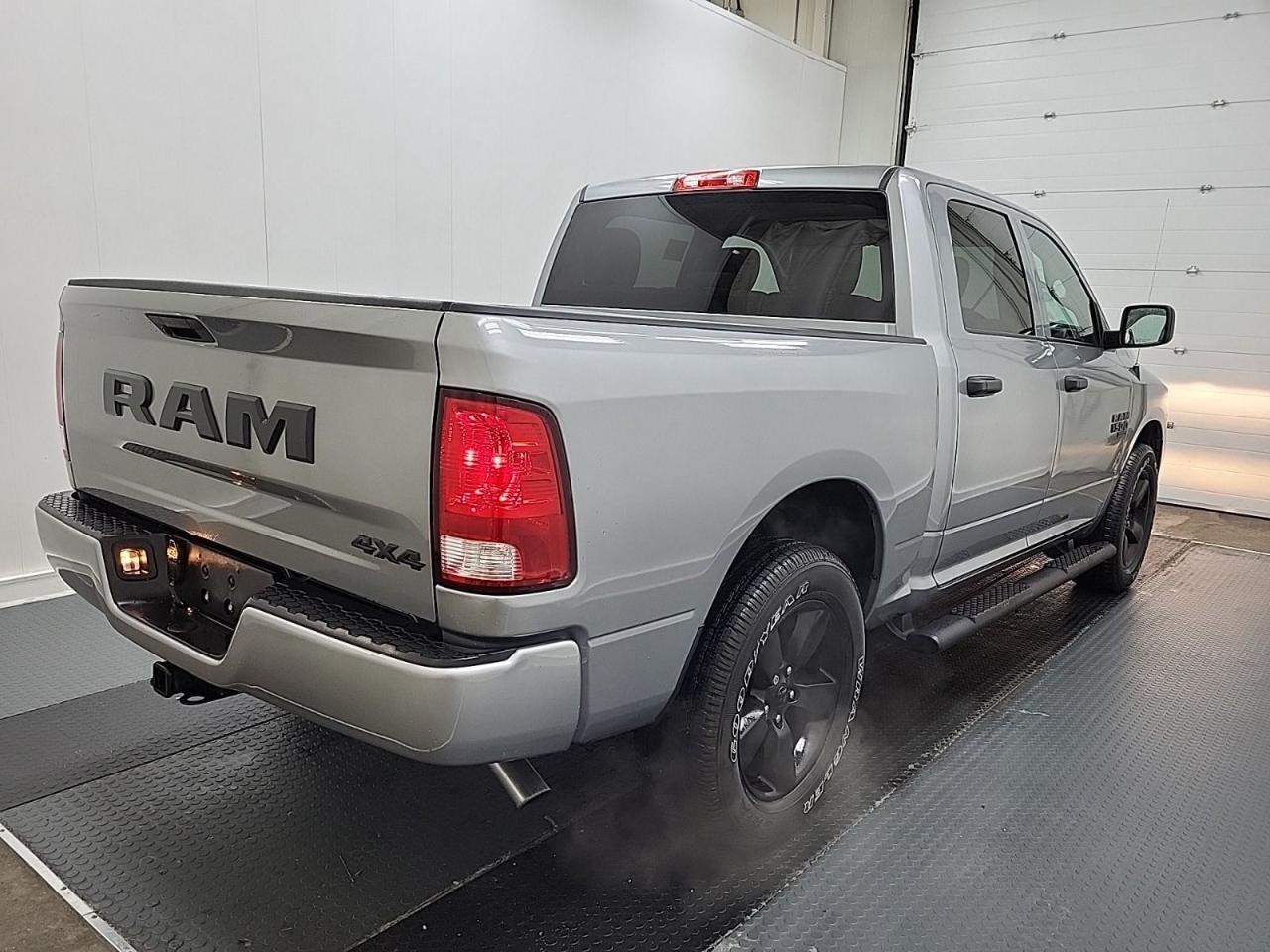 2021 RAM 1500 Classic EXPRESS Photo