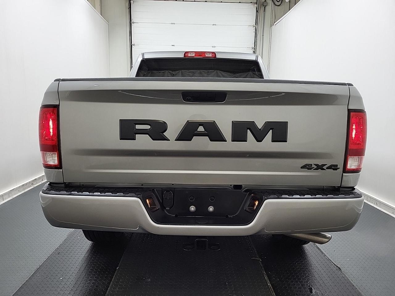 2021 RAM 1500 Classic EXPRESS Photo