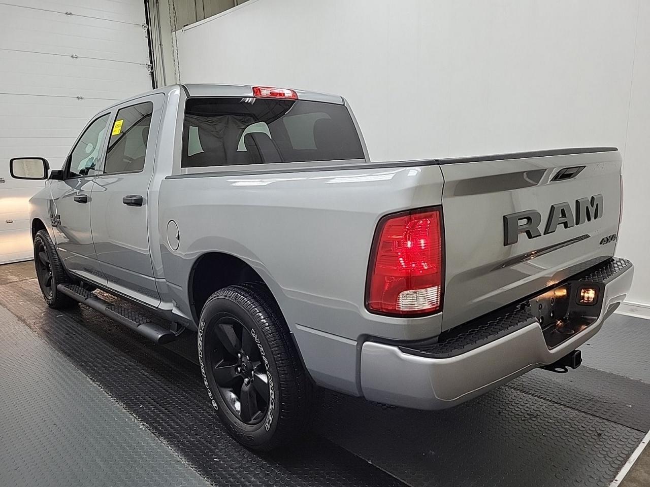 2021 RAM 1500 Classic EXPRESS Photo