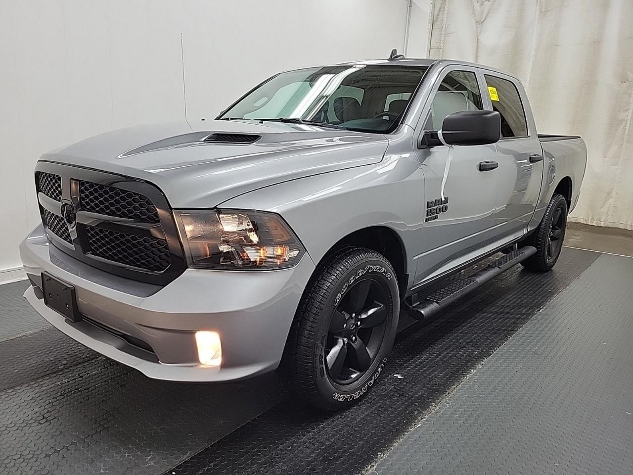 2021 RAM 1500 Classic EXPRESS Photo0