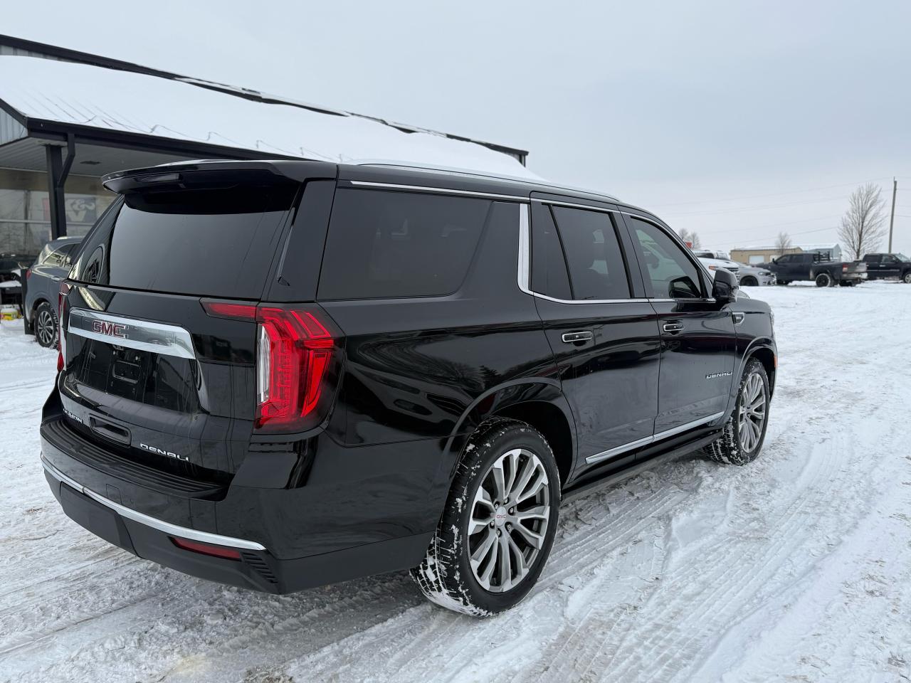2021 GMC Yukon Denali Photo3