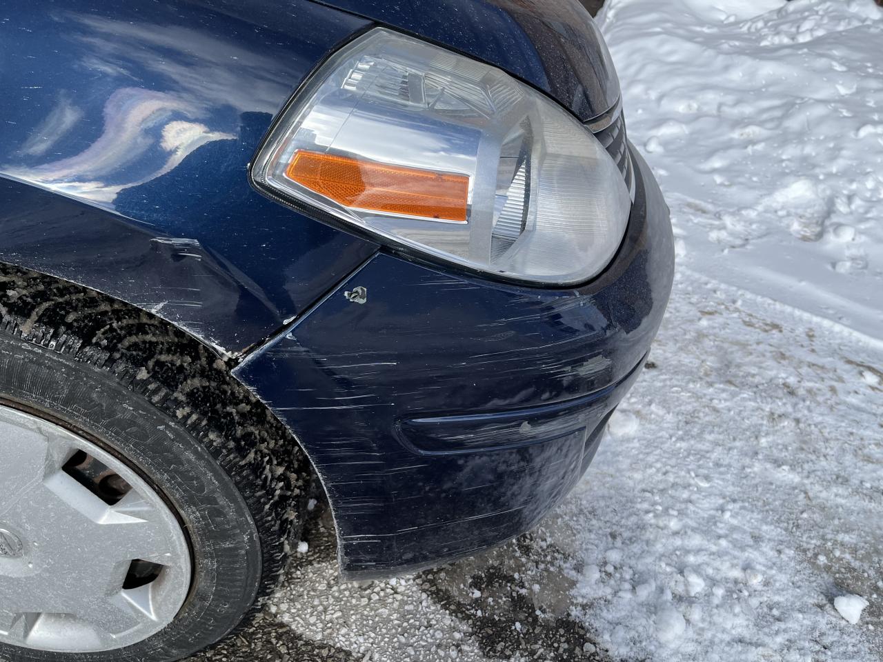 2009 Nissan Versa 1.8 S-ONLY 140,532KMS!! LOCAL SENIOR OWNER! Photo