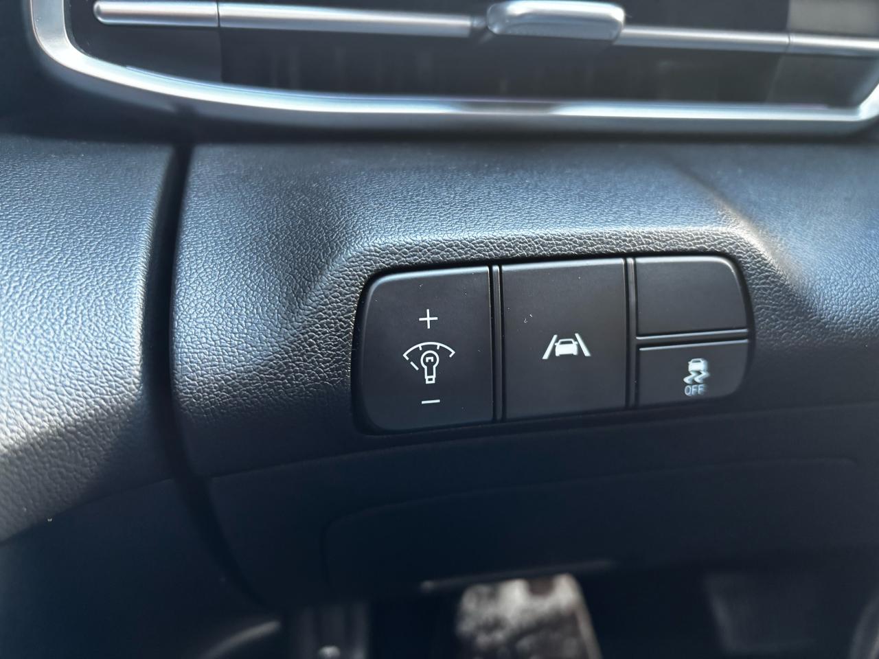 2023 Hyundai Elantra Preferred, Sunroof, Remote Starter, Lane Departure Photo