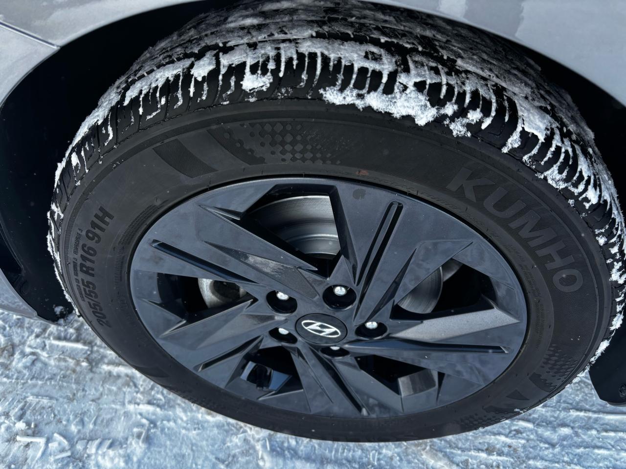 2023 Hyundai Elantra Preferred, Sunroof, Remote Starter, Lane Departure Photo