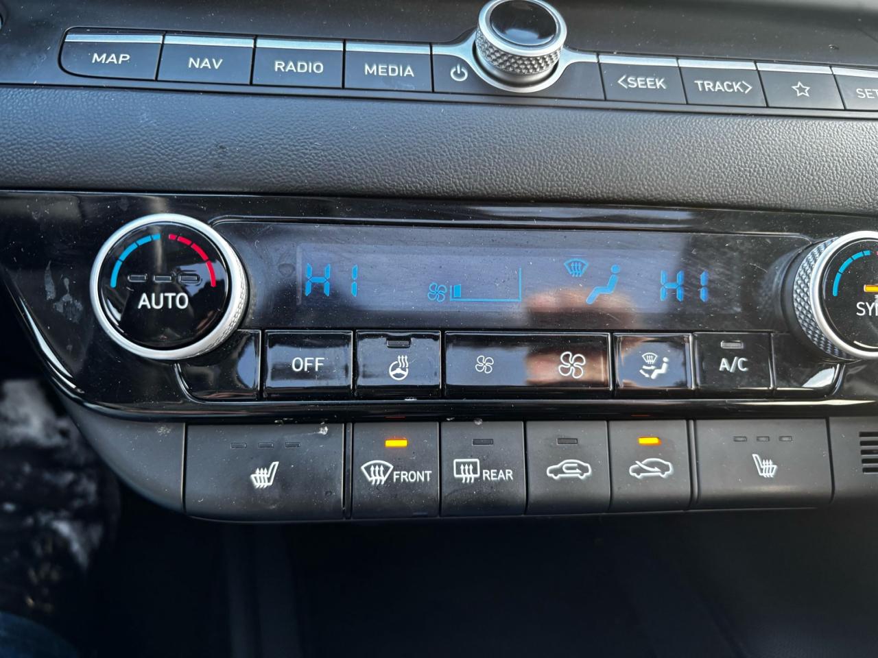 2023 Hyundai Elantra Preferred, Sunroof, Remote Starter, Lane Departure