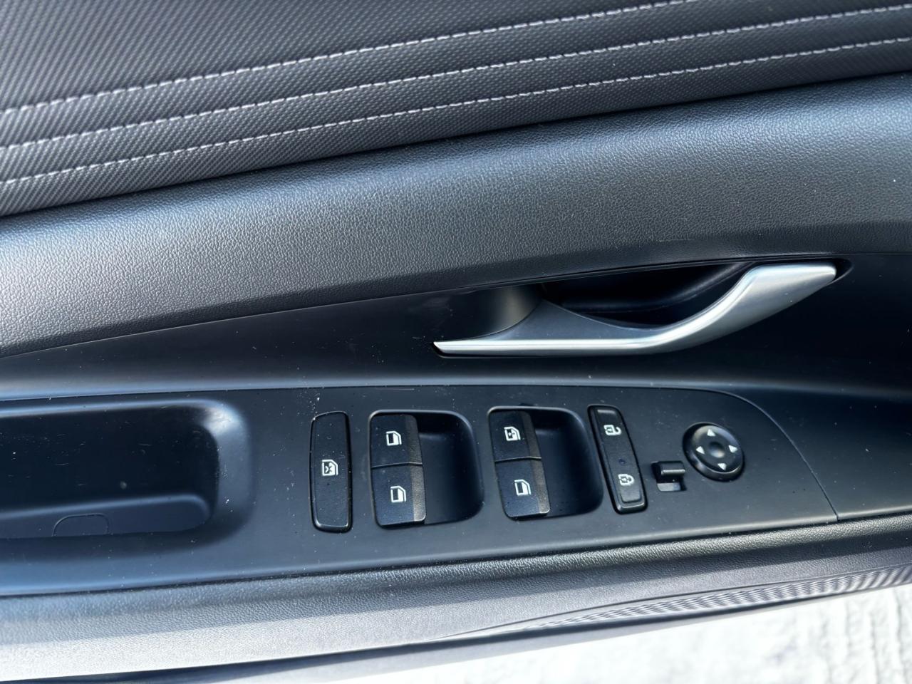 2023 Hyundai Elantra Preferred, Sunroof, Remote Starter, Lane Departure