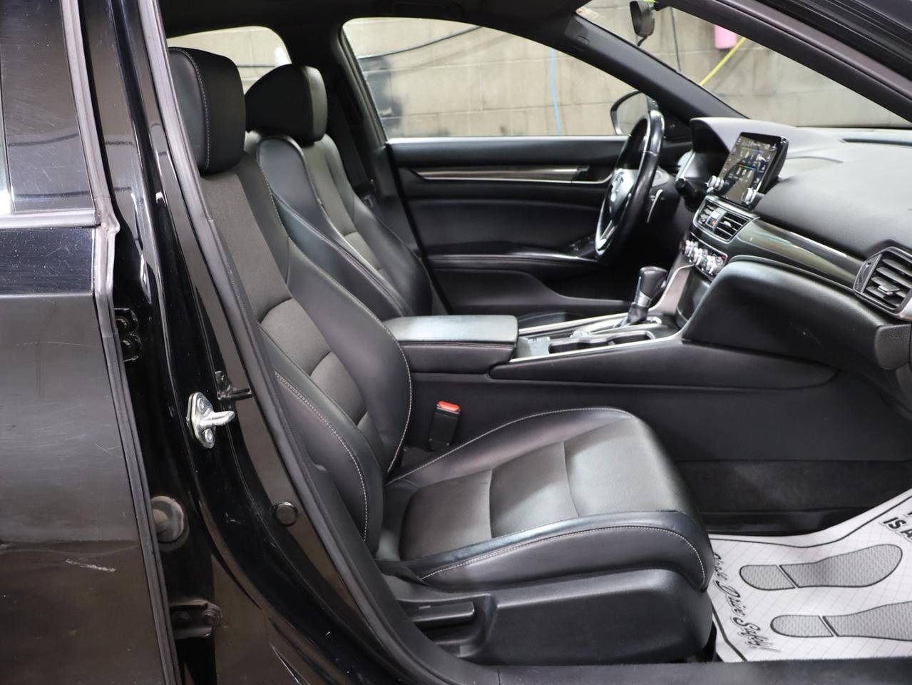 2018 Honda Accord SPORT CERTIFIED *ACCIDENT FREE* CAMERA BLUETOOTH LEATHER HEATED SEATS SUNROOF CRUISE ALLOYS Photo