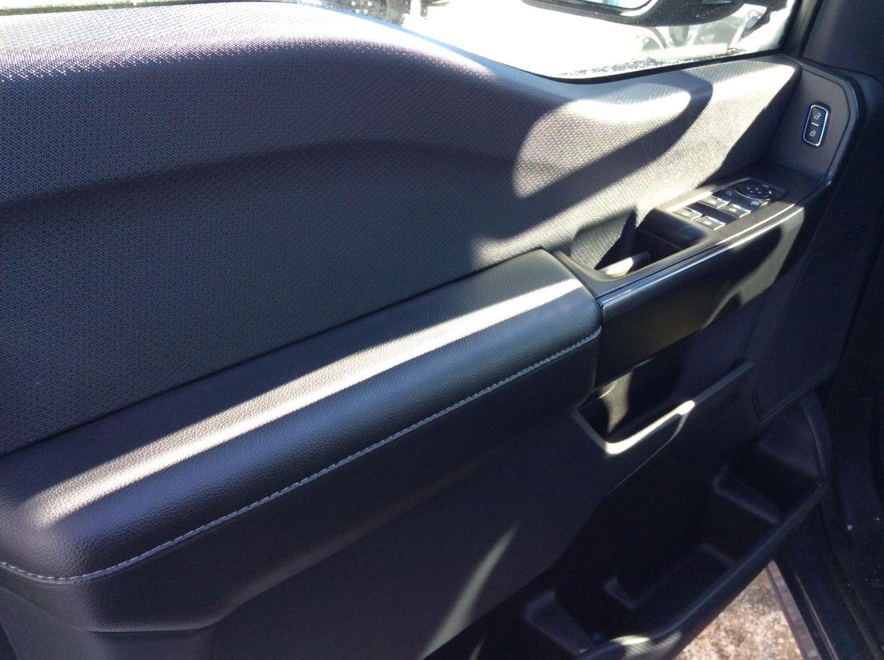 2023 Ford F-150 XL Photo2