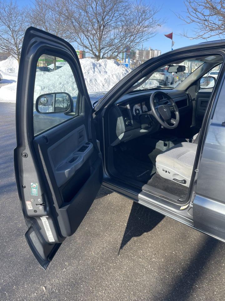 2008 Dodge Dakota SXT    QUAD CAB     4X4 Photo