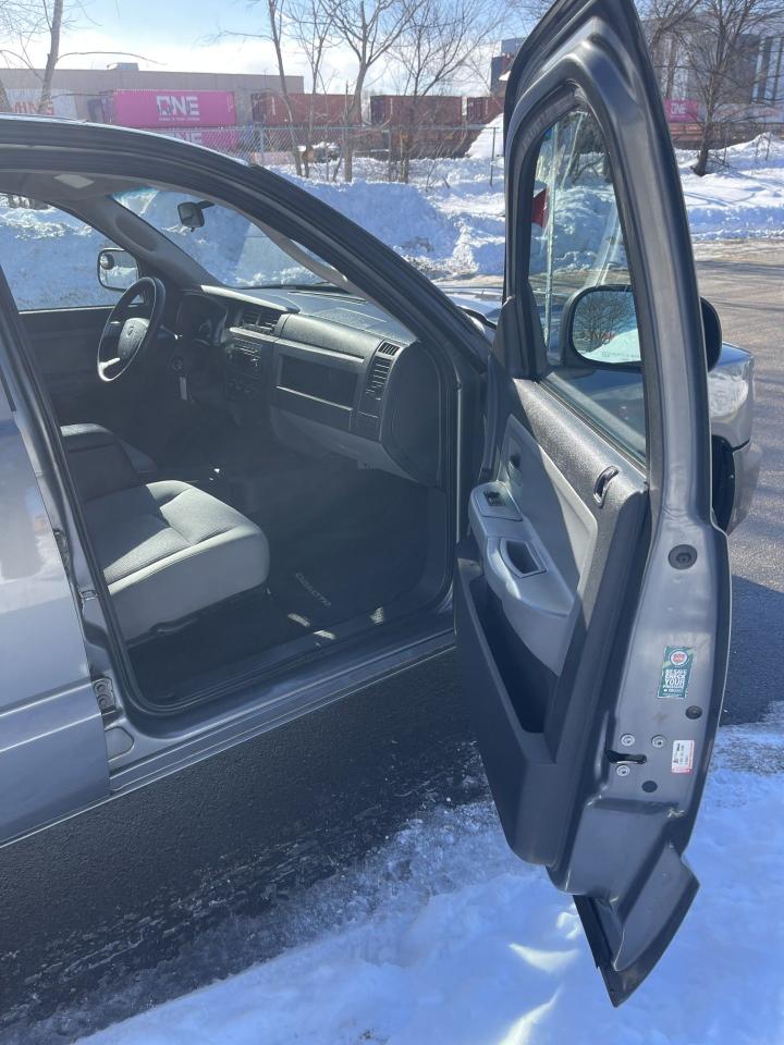 2008 Dodge Dakota SXT    QUAD CAB     4X4 Photo