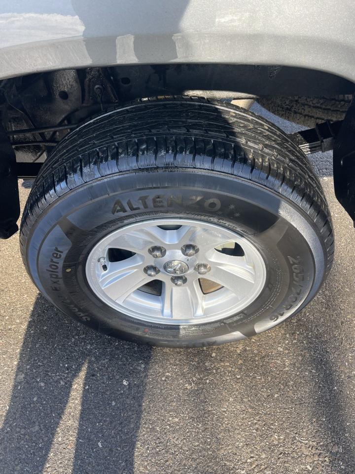 2008 Dodge Dakota SXT    QUAD CAB     4X4 Photo