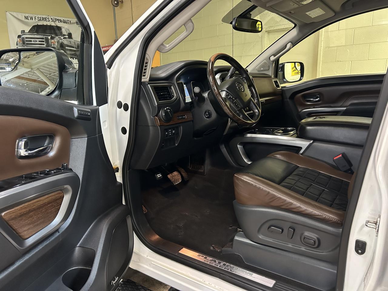 2019 Nissan Titan Platinum Photo