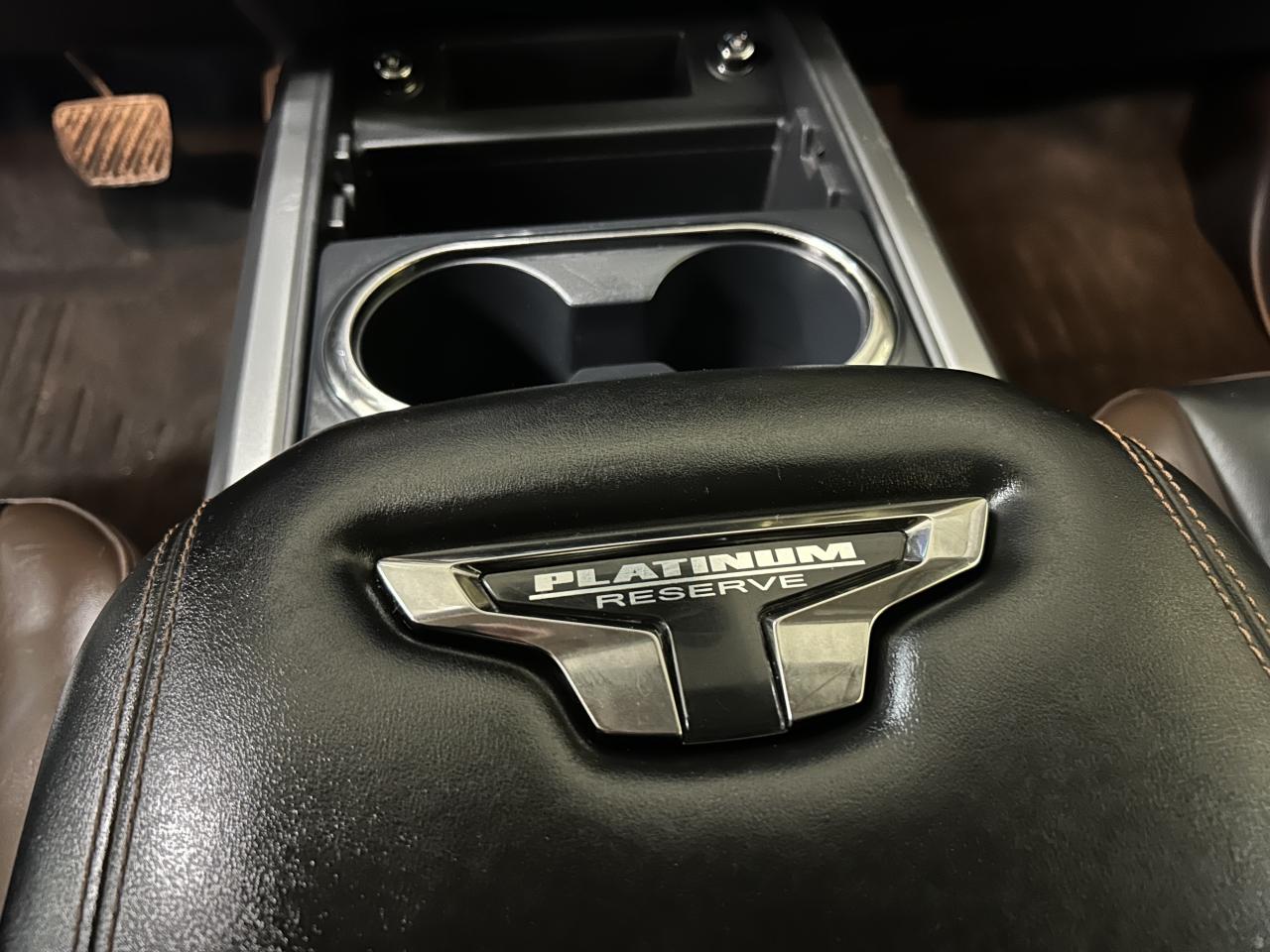 2019 Nissan Titan Platinum Photo