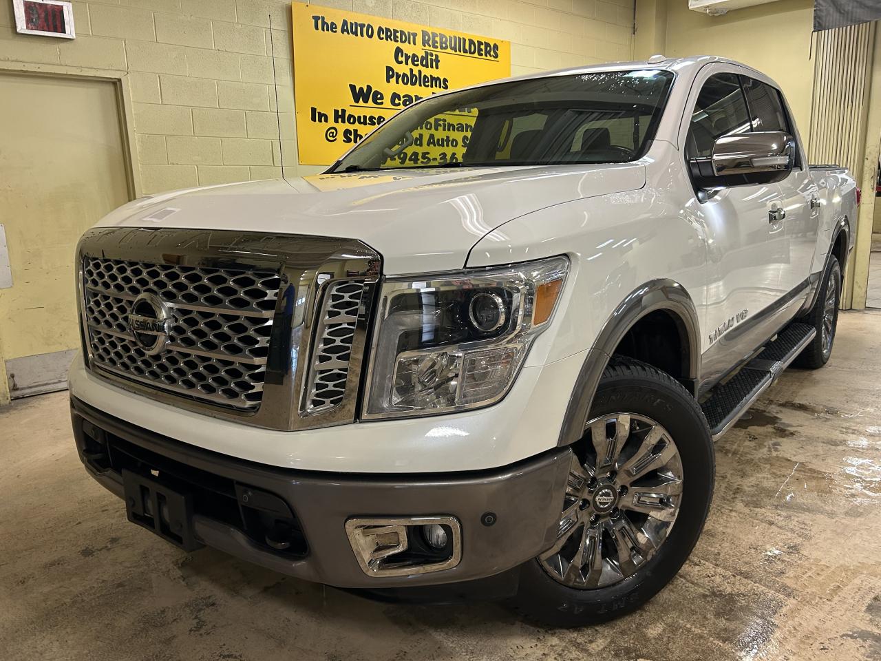 2019 Nissan Titan Platinum Photo0