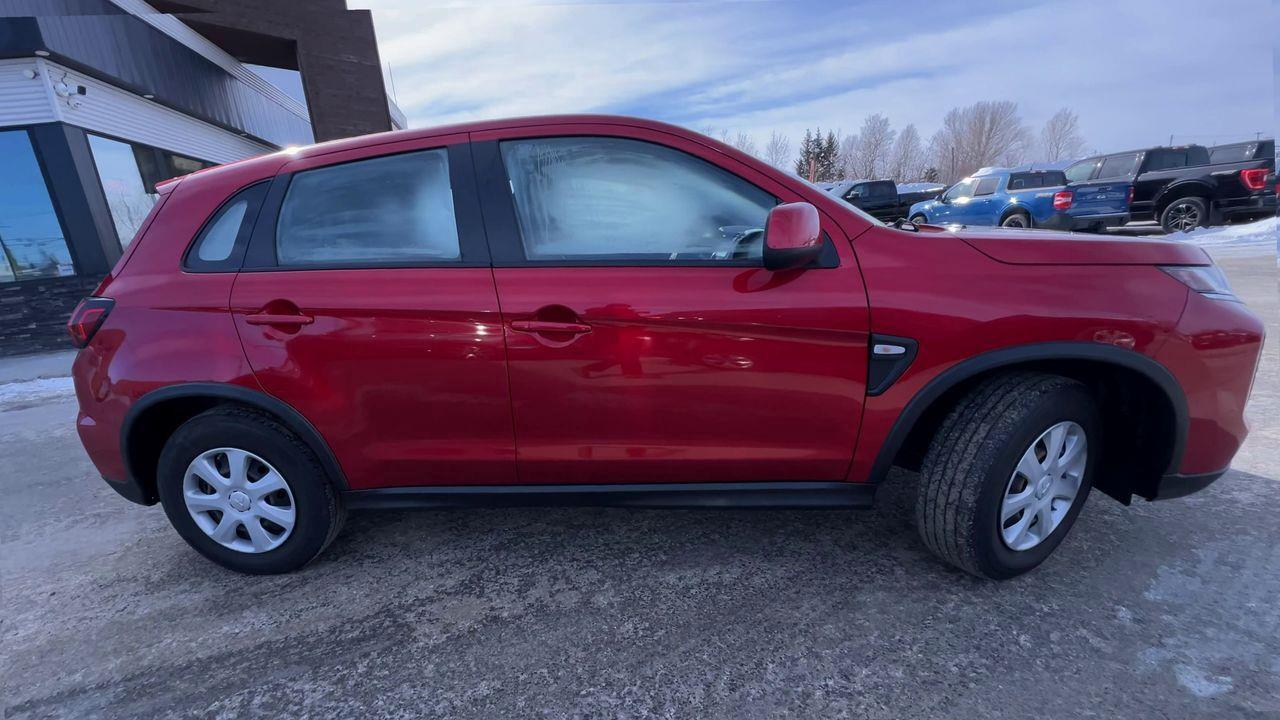 2022 Mitsubishi RVR ES AWD, HEATED FRONT SEATS, CRUISE CONTROL, BACK UP CAM!! Photo