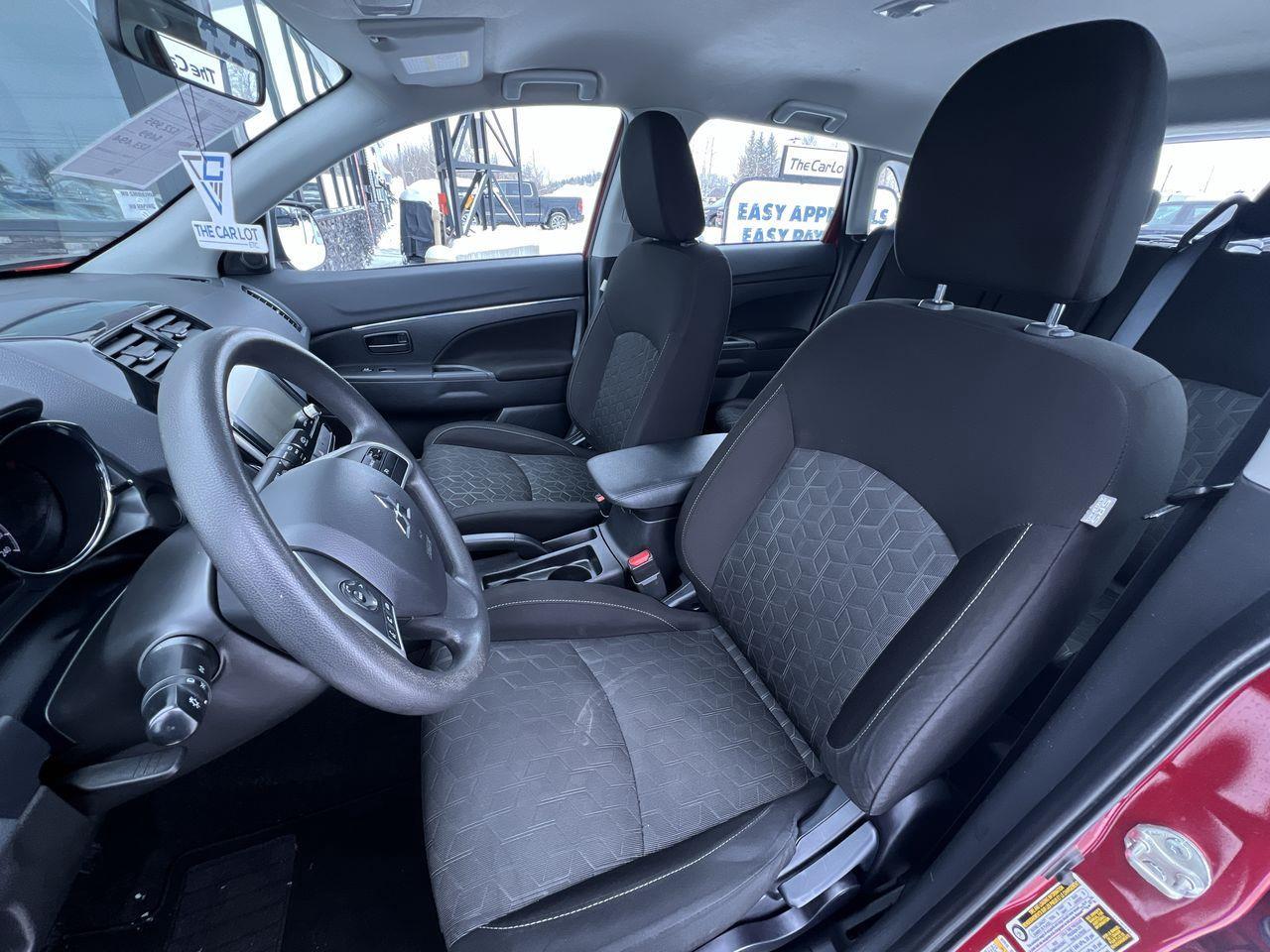 2022 Mitsubishi RVR ES AWD, HEATED FRONT SEATS, CRUISE CONTROL, BACK UP CAM!! Photo