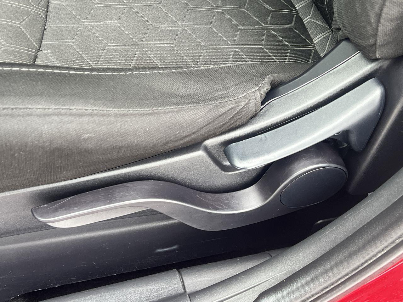 2022 Mitsubishi RVR ES AWD, HEATED FRONT SEATS, CRUISE CONTROL, BACK UP CAM!! Photo