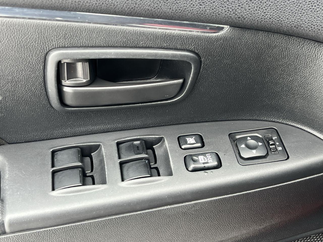 2022 Mitsubishi RVR ES AWD, HEATED FRONT SEATS, CRUISE CONTROL, BACK UP CAM!! Photo