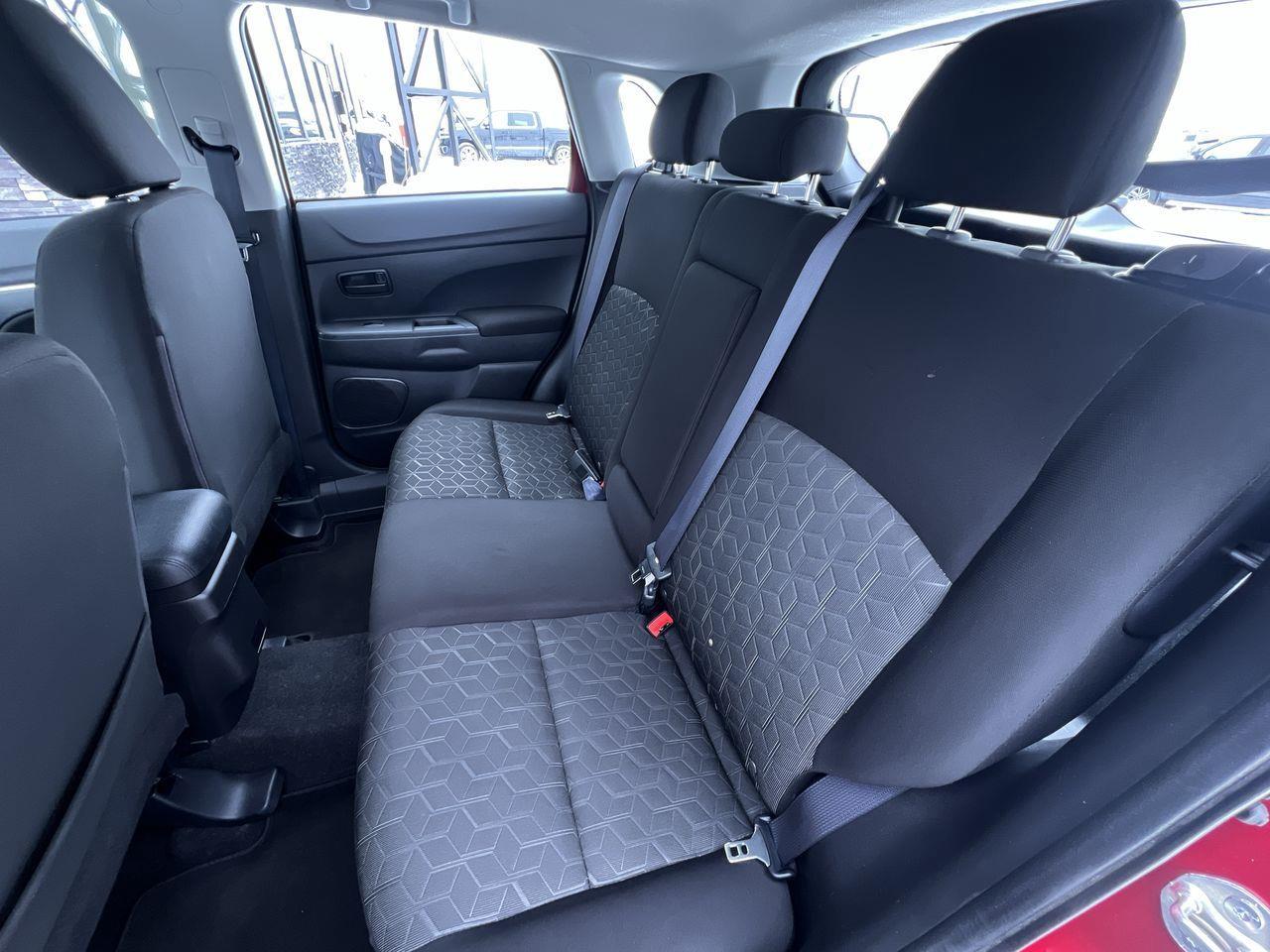 2022 Mitsubishi RVR ES AWD, HEATED FRONT SEATS, CRUISE CONTROL, BACK UP CAM!! Photo