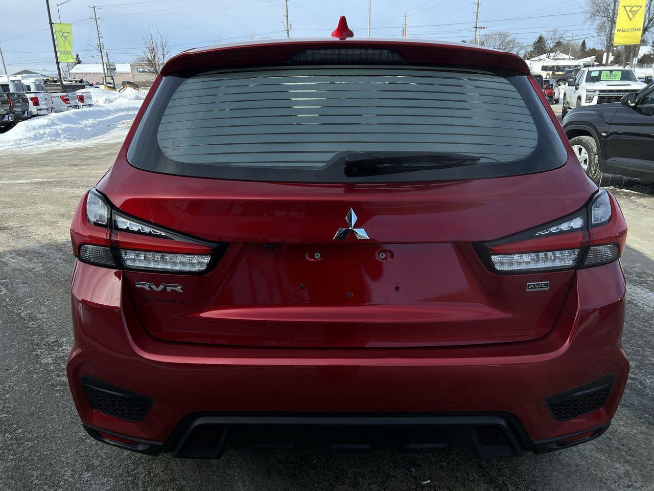 2022 Mitsubishi RVR ES AWD, HEATED FRONT SEATS, CRUISE CONTROL, BACK UP CAM!! Photo
