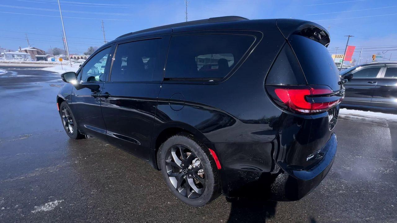 2024 Chrysler Pacifica Touring-L PREVIOUS DAILY RENTAL, MOONROOF, CRUISE CONTROL, HEATED SEATS, BACK UP CAM!! Photo