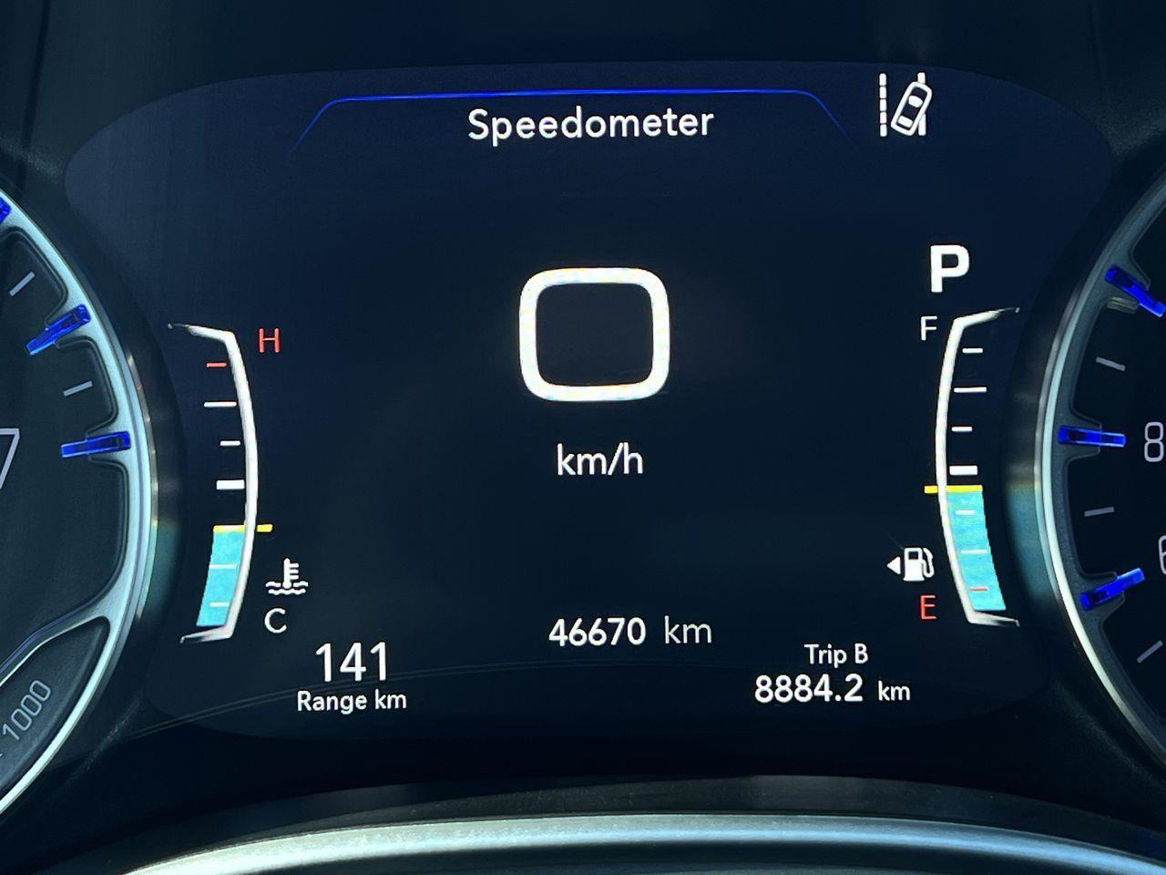 2024 Chrysler Pacifica Touring-L PREVIOUS DAILY RENTAL, MOONROOF, CRUISE CONTROL, HEATED SEATS, BACK UP CAM!! Photo