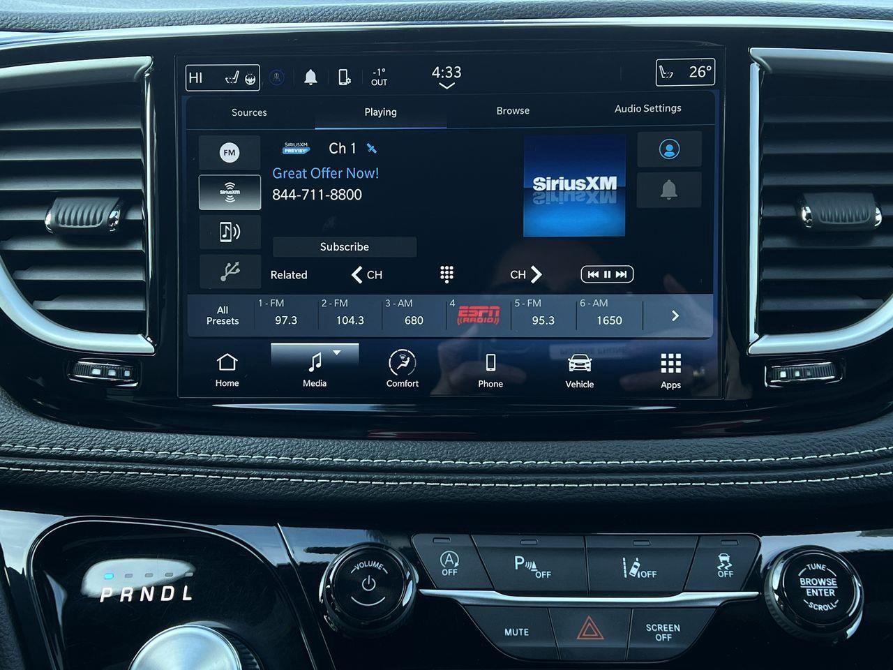 2024 Chrysler Pacifica Touring-L PREVIOUS DAILY RENTAL, MOONROOF, CRUISE CONTROL, HEATED SEATS, BACK UP CAM!! Photo