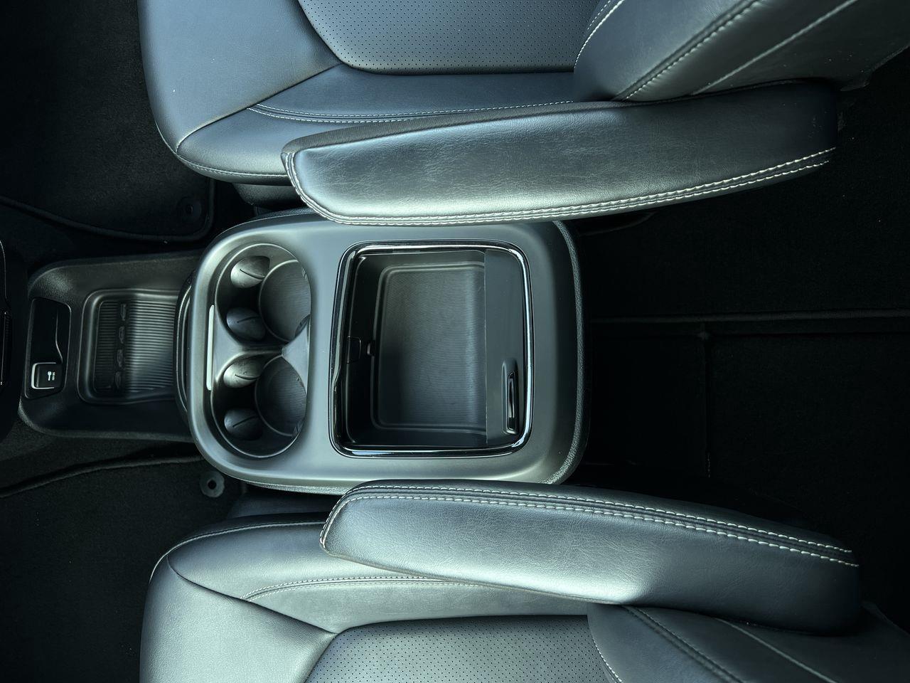 2024 Chrysler Pacifica Touring-L PREVIOUS DAILY RENTAL, MOONROOF, CRUISE CONTROL, HEATED SEATS, BACK UP CAM!! Photo