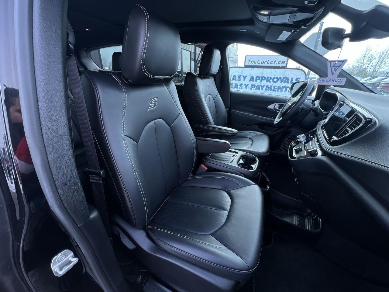 2024 Chrysler Pacifica Touring-L PREVIOUS DAILY RENTAL, MOONROOF, CRUISE CONTROL, HEATED SEATS, BACK UP CAM!! Photo