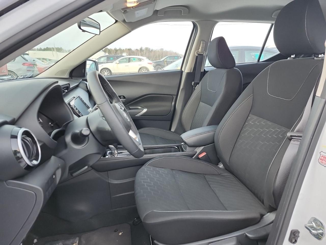 2025 Nissan Kicks SV Photo3