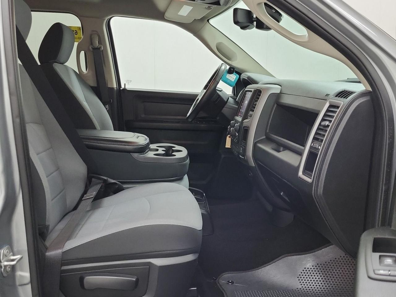 2025 Nissan Kicks SV Photo