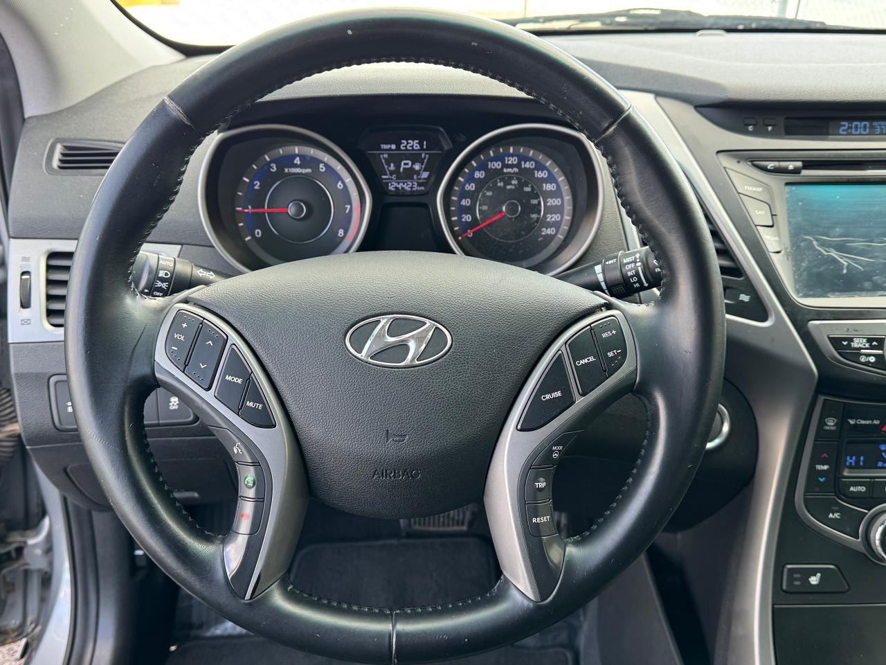 2014 Hyundai Elantra Limited w/Navi **LOW KM'S** Photo