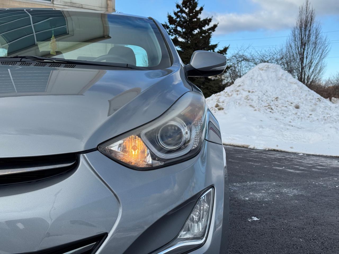 2014 Hyundai Elantra Limited w/Navi **LOW KM'S** Photo