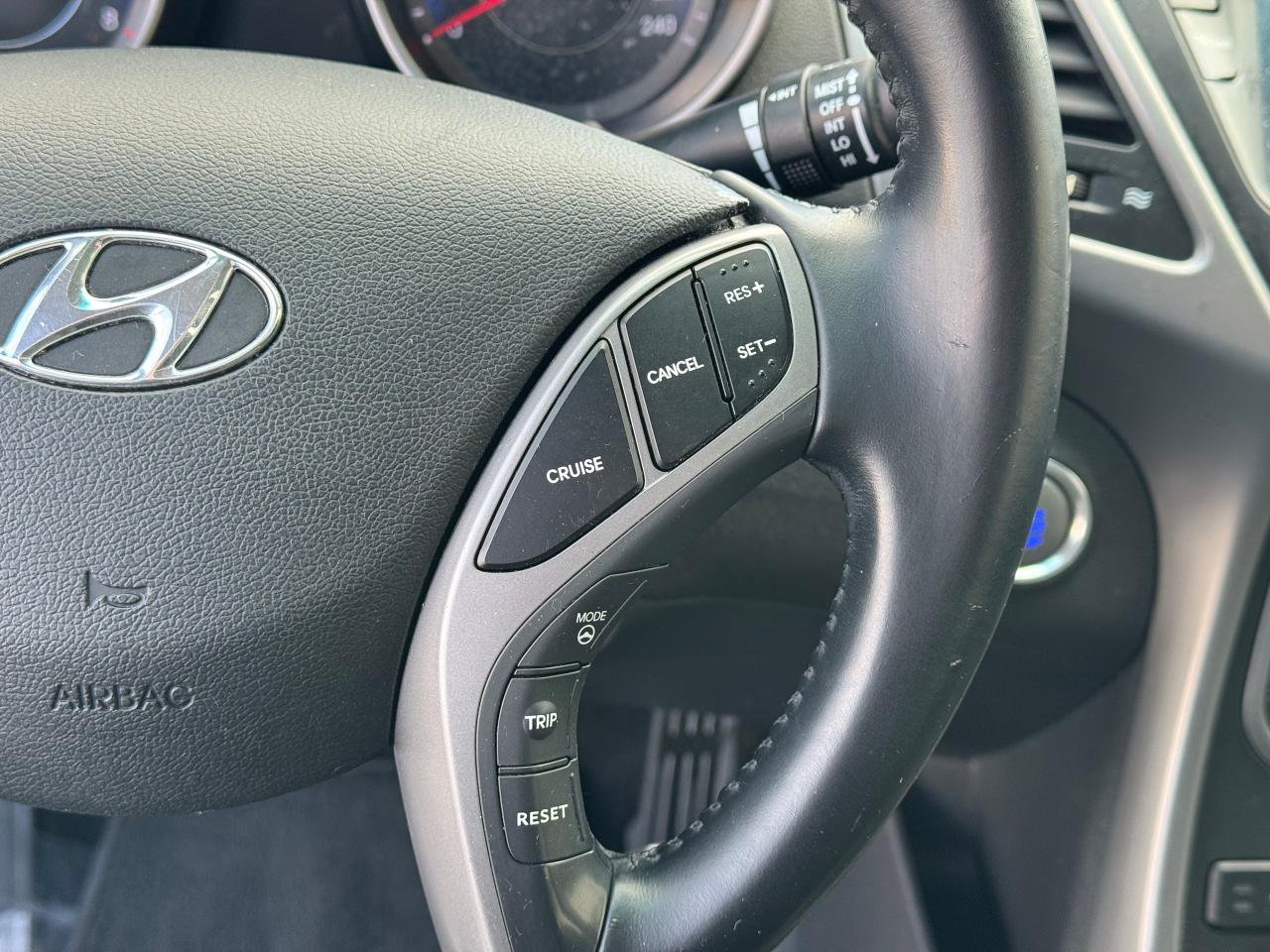 2014 Hyundai Elantra Limited w/Navi **LOW KM'S** Photo