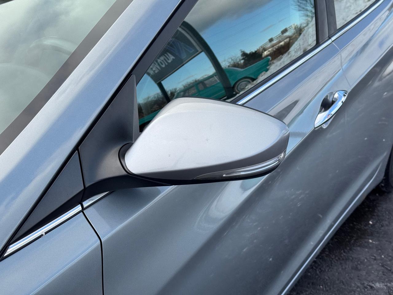 2014 Hyundai Elantra Limited w/Navi **LOW KM'S** Photo