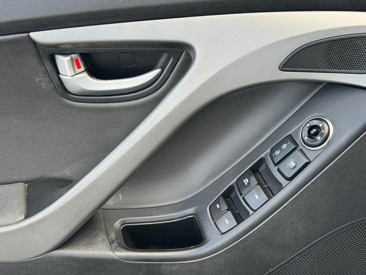 2014 Hyundai Elantra Limited w/Navi **LOW KM'S** Photo